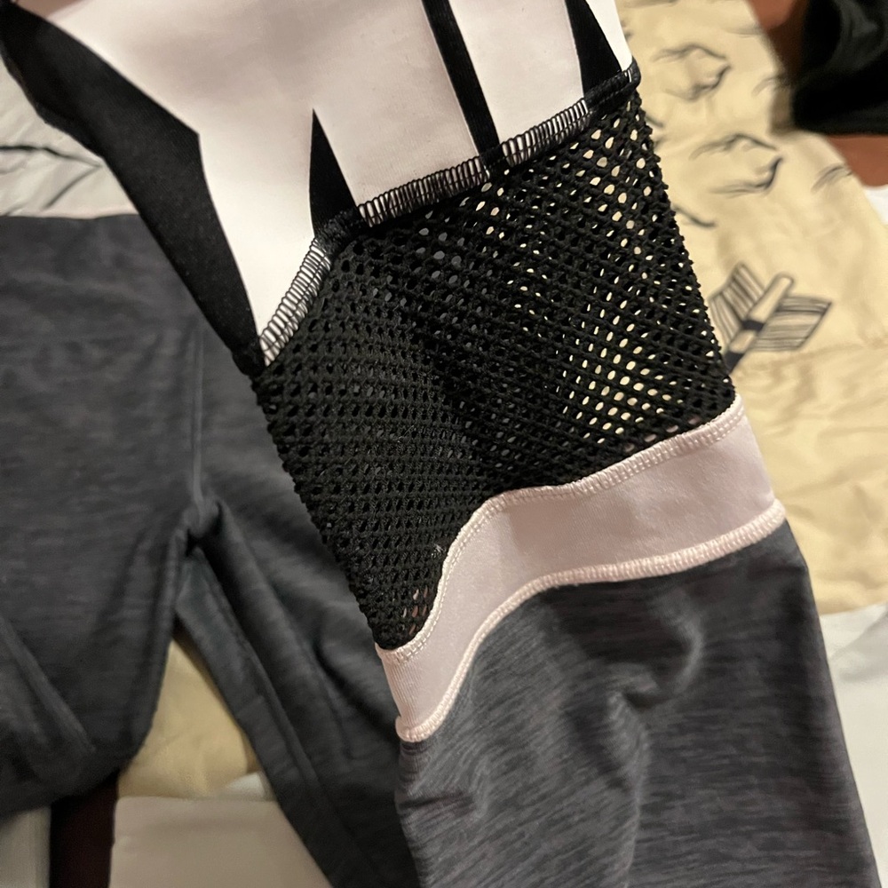 (3) EUC VS PINK LEGGINGS SIZE LARGE - Picture 5 of 9